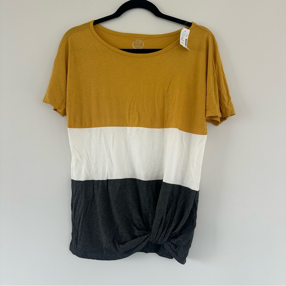 NWT Maurices Mustard, White, and Black Colorblock Tee Size XSmall